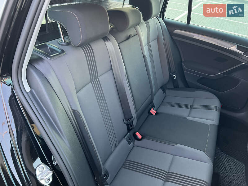 Універсал Volkswagen Golf 2016 в Луцьку