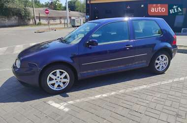 Хэтчбек Volkswagen Golf 2002 в Каменском