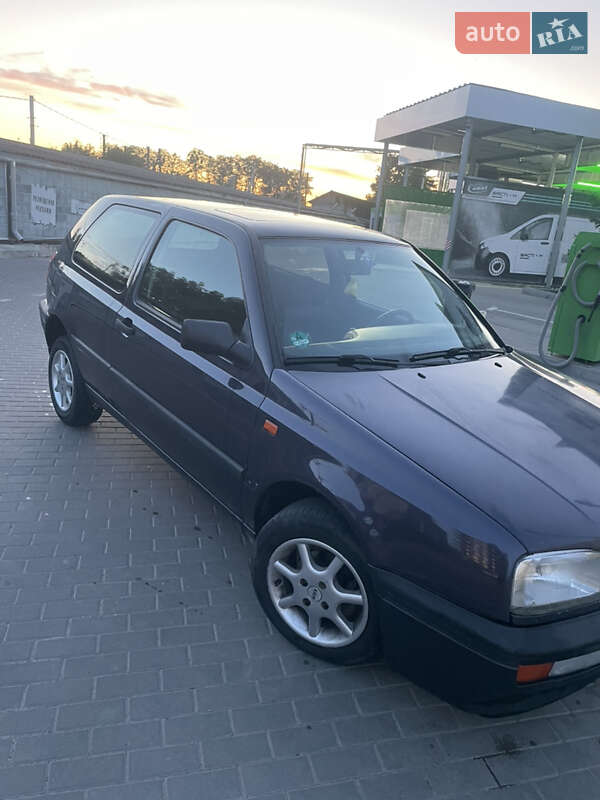 Хетчбек Volkswagen Golf 1994 в Вінниці