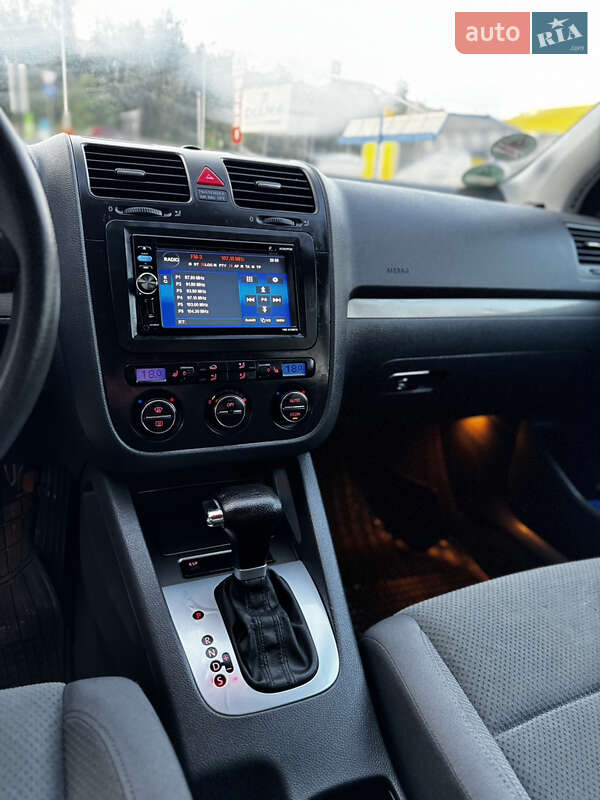 Хетчбек Volkswagen Golf 2005 в Тернополі