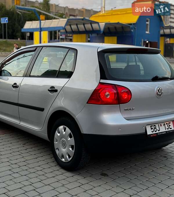 Хетчбек Volkswagen Golf 2005 в Тернополі