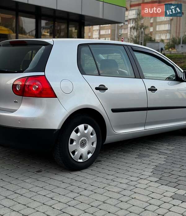 Хетчбек Volkswagen Golf 2005 в Тернополі