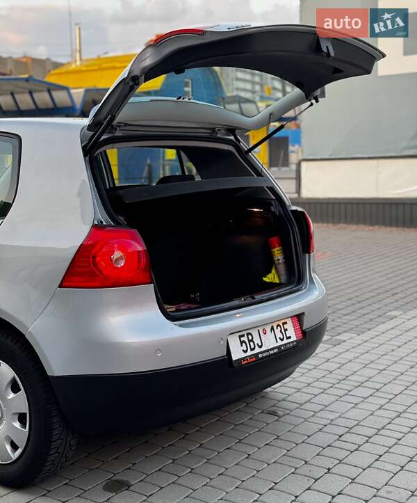 Хетчбек Volkswagen Golf 2005 в Тернополі