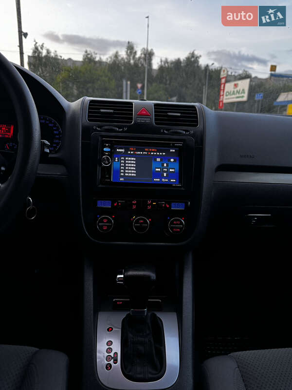 Хетчбек Volkswagen Golf 2005 в Тернополі
