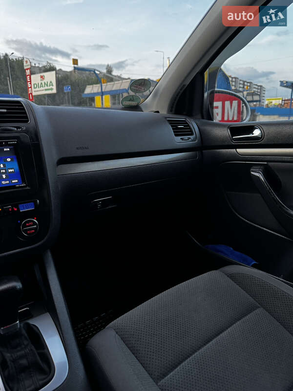 Хетчбек Volkswagen Golf 2005 в Тернополі