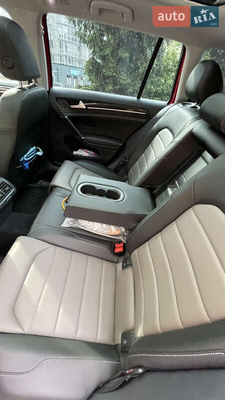 Універсал Volkswagen Golf 2015 в Тернополі