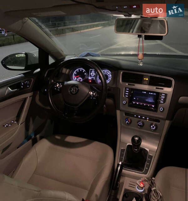 Универсал Volkswagen Golf 2015 в Чернигове