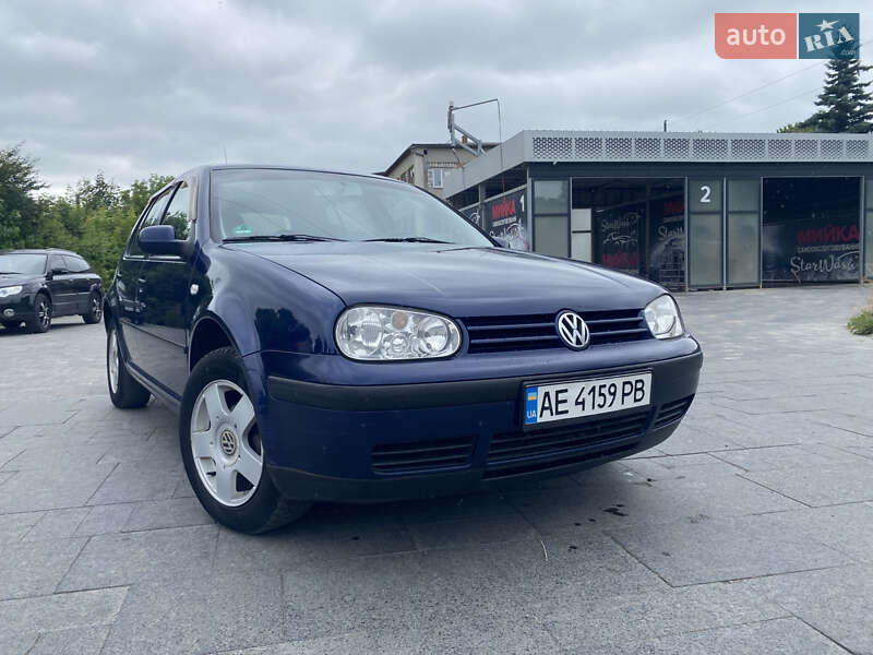 Хетчбек Volkswagen Golf 2001 в Немирові