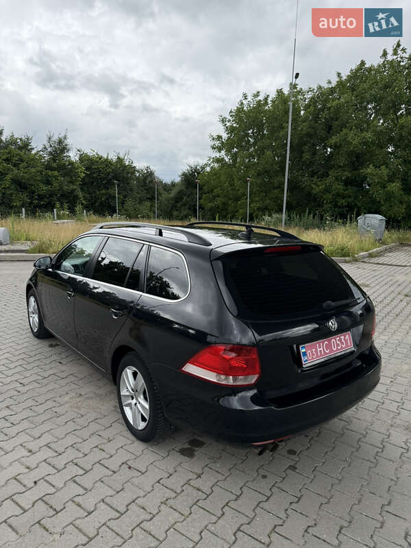 Универсал Volkswagen Golf 2010 в Красилове