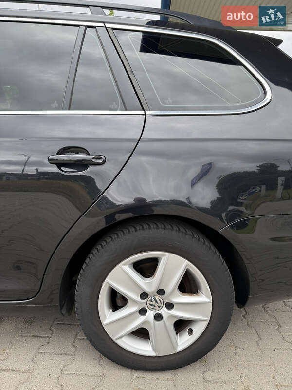 Универсал Volkswagen Golf 2010 в Красилове