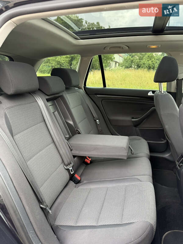 Универсал Volkswagen Golf 2010 в Красилове