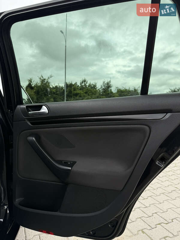 Универсал Volkswagen Golf 2010 в Красилове