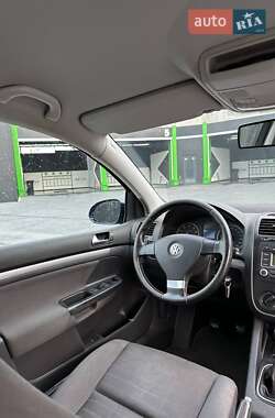 Хетчбек Volkswagen Golf 2006 в 