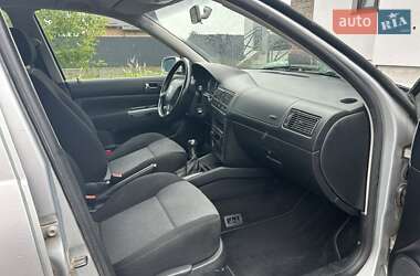 Універсал Volkswagen Golf 2004 в 