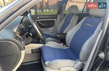 Хэтчбек Volkswagen Golf 2000 в 