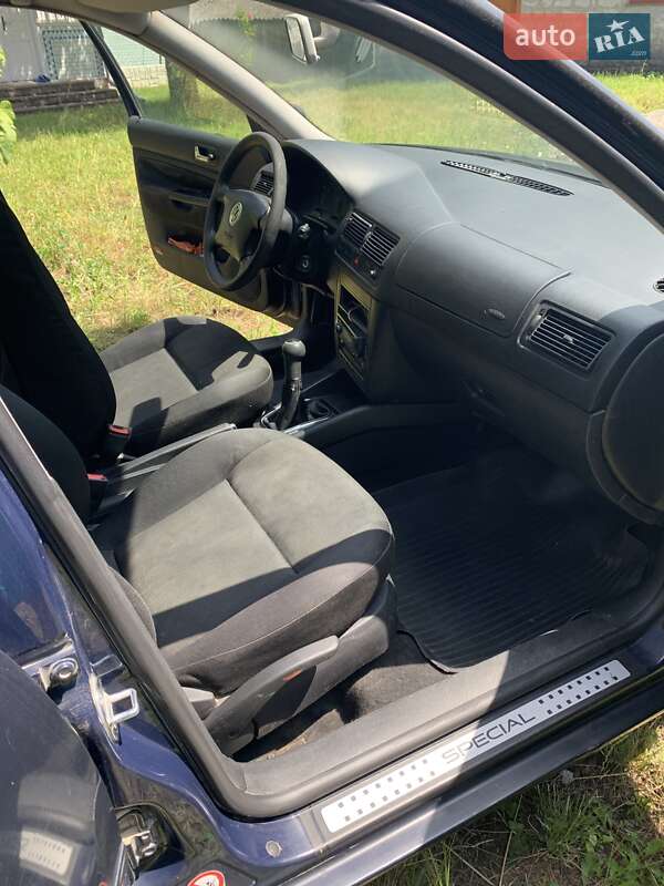 Универсал Volkswagen Golf 2002 в Борщеве