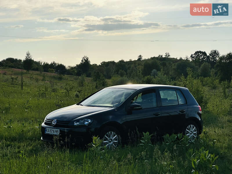 Хетчбек Volkswagen Golf 2010 в Києві