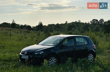 Хэтчбек Volkswagen Golf 2010 в 
