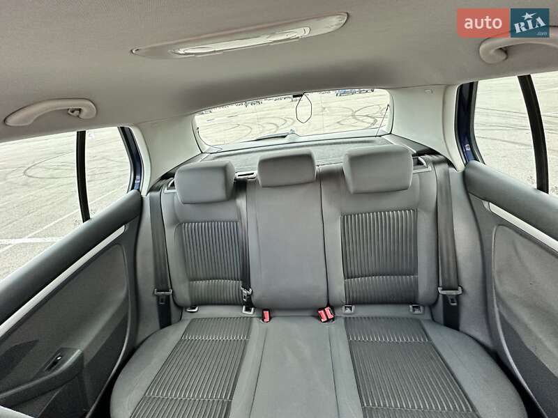 Хэтчбек Volkswagen Golf 2007 в Киеве