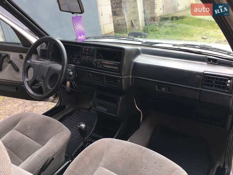 Хэтчбек Volkswagen Golf 1989 в Ковеле
