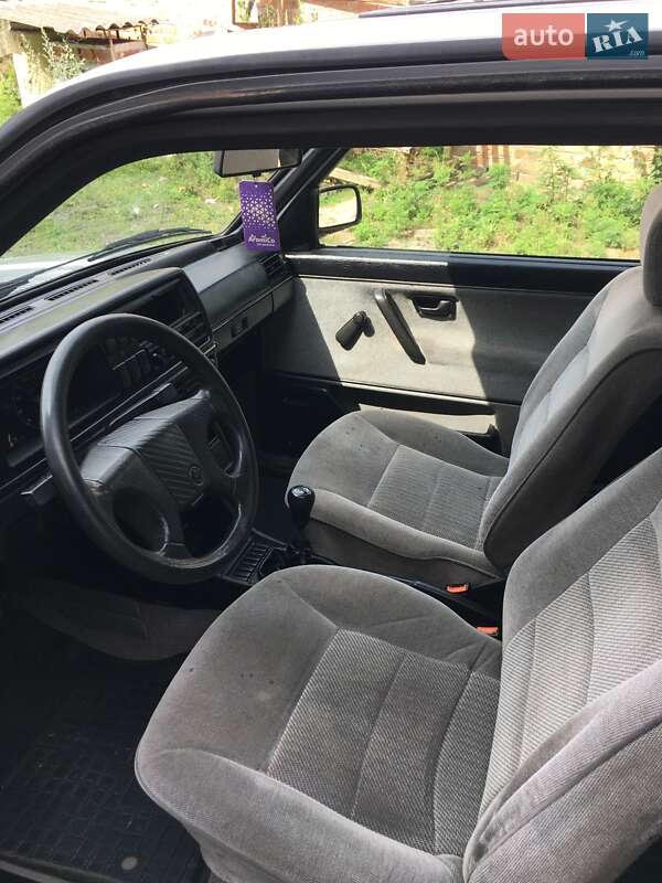 Хэтчбек Volkswagen Golf 1989 в Ковеле