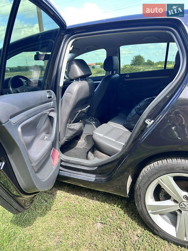 Хетчбек Volkswagen Golf 2005 в Диканьці