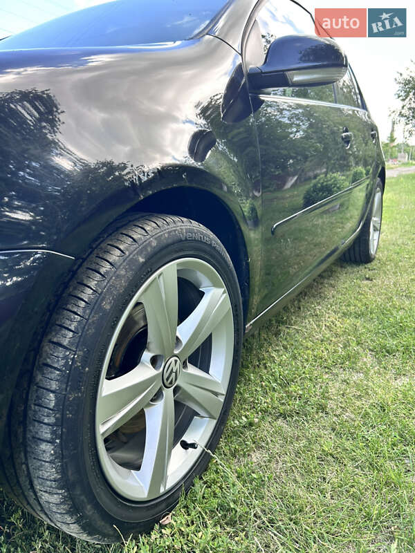 Хетчбек Volkswagen Golf 2005 в Диканьці