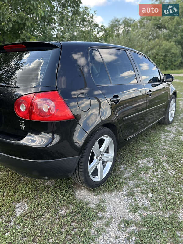 Хетчбек Volkswagen Golf 2005 в Диканьці