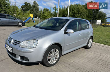Хэтчбек Volkswagen Golf 2006 в Конотопе