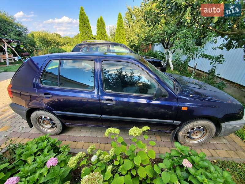 Хэтчбек Volkswagen Golf 1995 в Ужгороде