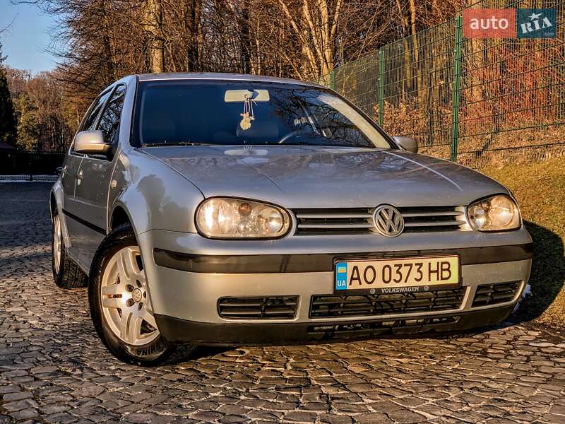 Хетчбек Volkswagen Golf 2003 в Львові