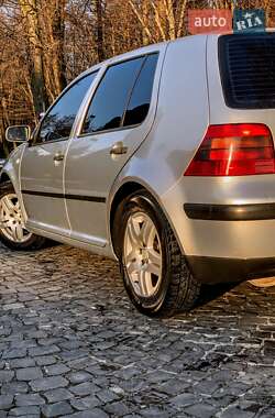 Хэтчбек Volkswagen Golf 2003 в Львове