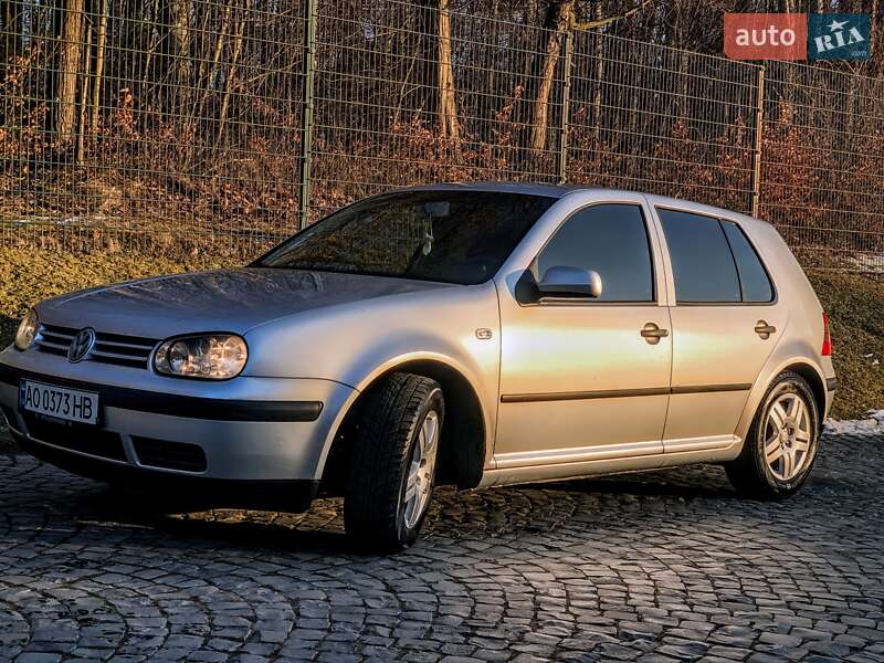 Хетчбек Volkswagen Golf 2003 в Львові