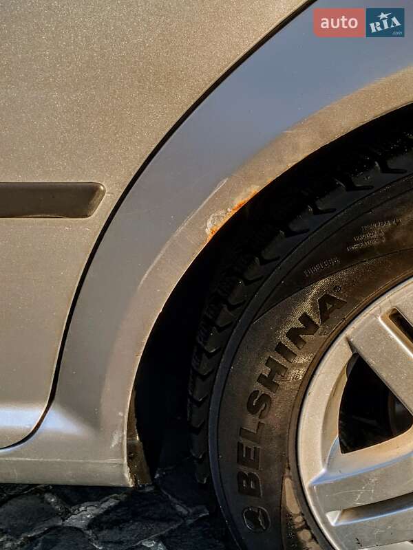 Хетчбек Volkswagen Golf 2003 в Львові