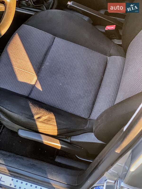 Хетчбек Volkswagen Golf 2003 в Львові