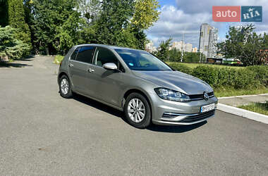 Хэтчбек Volkswagen Golf 2018 в Киеве