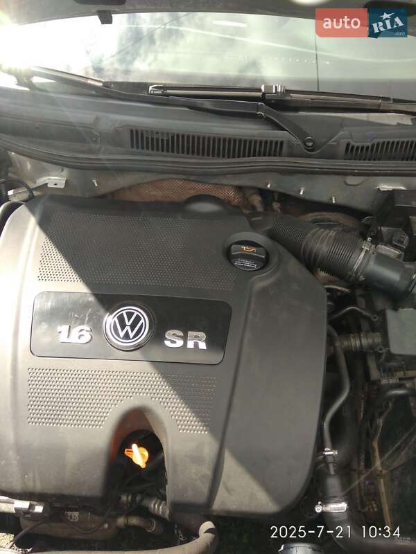 Універсал Volkswagen Golf 2003 в Житомирі