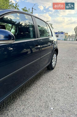 Хэтчбек Volkswagen Golf 2006 в 