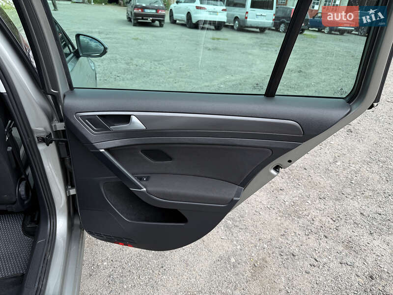 Універсал Volkswagen Golf 2019 в Вінниці