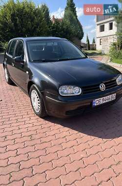 Хетчбек Volkswagen Golf 2002 в Чернівцях
