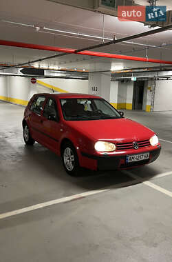 Хэтчбек Volkswagen Golf 2002 в Киеве