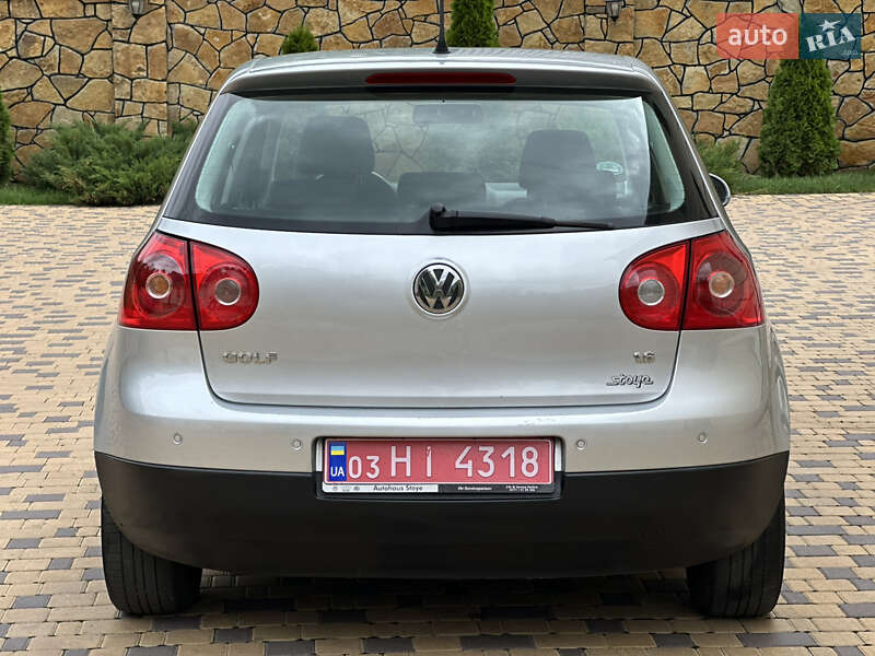 Хэтчбек Volkswagen Golf 2008 в Могилев-Подольске