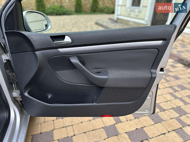 Хэтчбек Volkswagen Golf 2008 в Могилев-Подольске