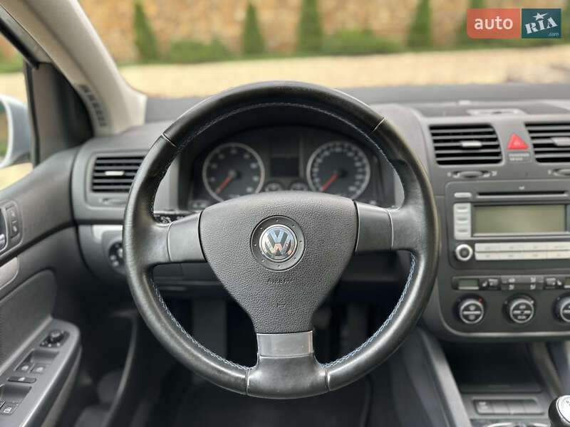 Хэтчбек Volkswagen Golf 2008 в Могилев-Подольске