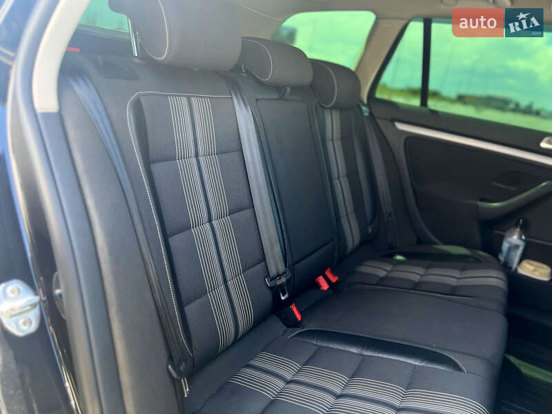 Універсал Volkswagen Golf 2012 в Львові