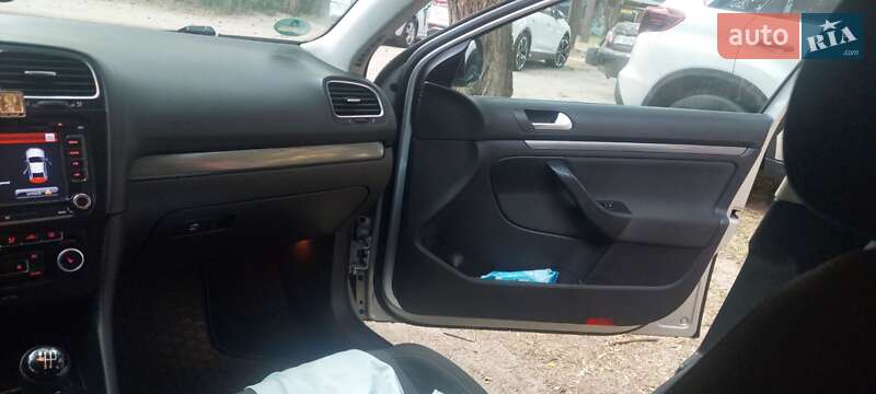 Универсал Volkswagen Golf 2011 в Полтаве