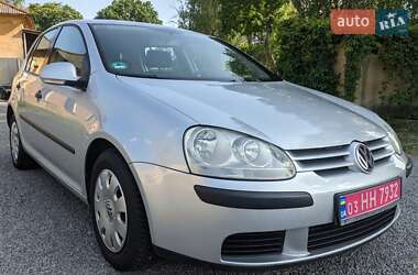 Хэтчбек Volkswagen Golf 2004 в Звягеле