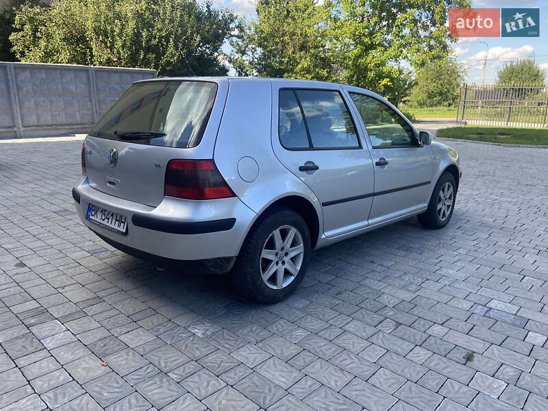 Хэтчбек Volkswagen Golf 2002 в Ровно