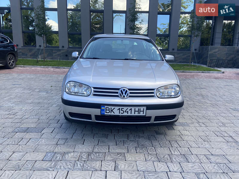 Хэтчбек Volkswagen Golf 2002 в Ровно