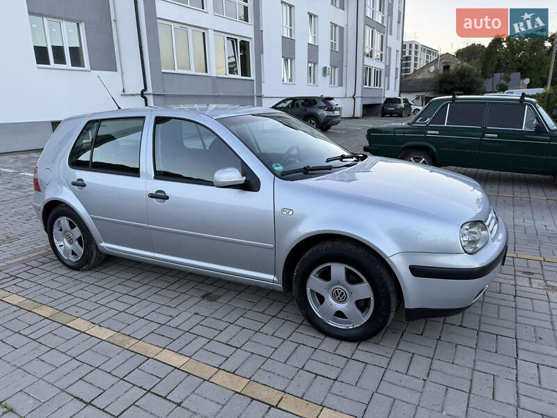 Хэтчбек Volkswagen Golf 2003 в Львове